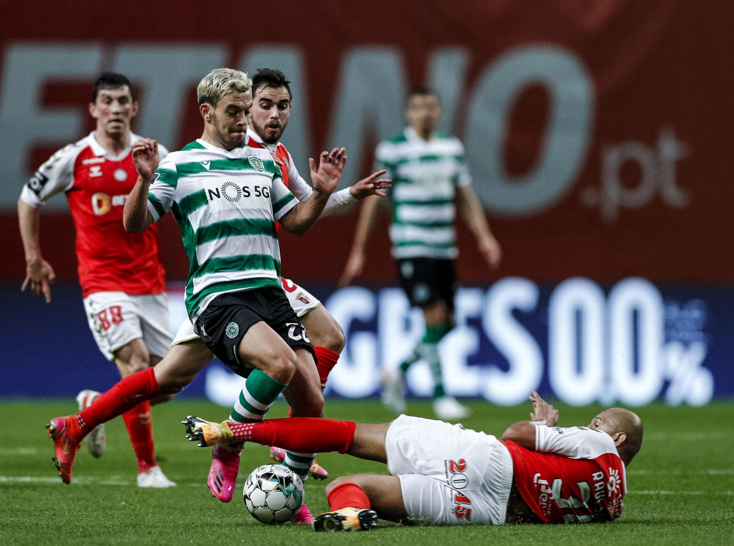 今夜西甲传出新动向，葡萄牙体育更衣室发声，管理层表态：赛场秩序良好，球探报告显示潜力的简单介绍