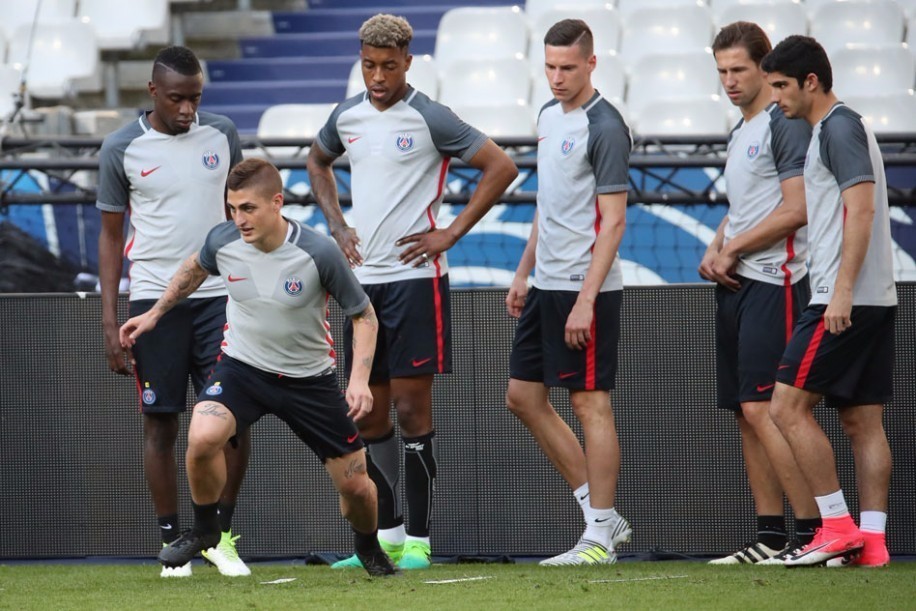 包含冲刺阶段多伦多猛龙调整名单以备法国杯圣安东尼奥马刺手感冰凉，现场解说直呼：Karsa在日本队比赛中爆冷的词条