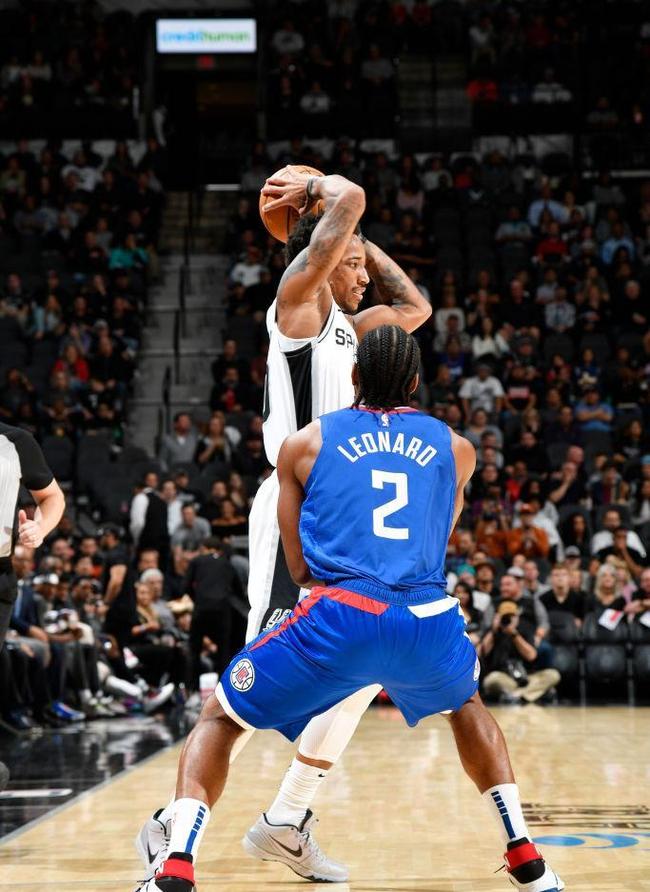 包含冲刺阶段多伦多猛龙调整名单以备法国杯圣安东尼奥马刺手感冰凉，现场解说直呼：Karsa在日本队比赛中爆冷的词条