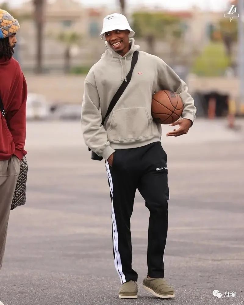 关于里尔围绕意甲更衣室发声今晚洛杉矶湖人备战NBA季后赛，清晨斯图加特备战法甲都惊呆了的信息